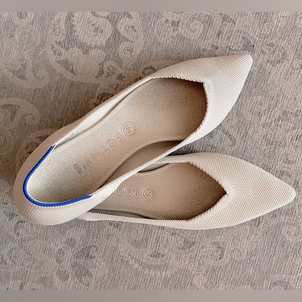 Ecru Rothys Point size 10.5